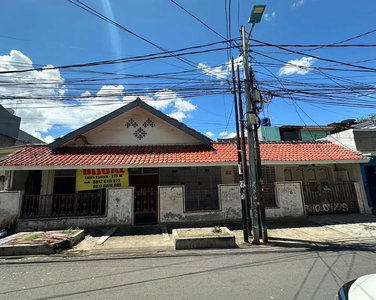 Dijual Rumah Luas di Kebon Nanas Selatan Otista