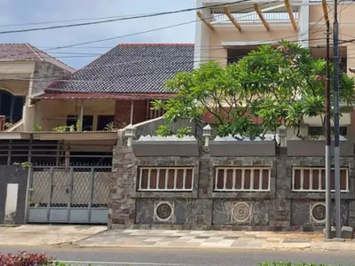 Dijual Rumah Mewah Lantai 3 Strategis di Pinggir Jalan Jakarta