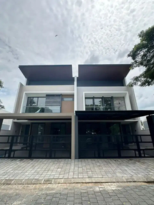 Dijual Rumah MINIMALIS MODERN BARU di Graha Natura Surabaya Barat