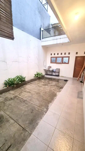 Dijual Rumah Modern Minimalis di Sariwangi