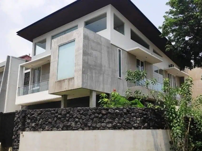 Dijual Rumah Pakuwon City Minimalis Modern 2 Lantai Semi Furnish