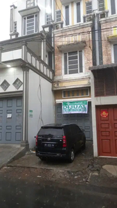 DIJUAL RUMAH PUKAT 4 KOSONG RUKO TINGKAT