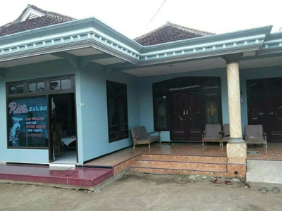 Dijual Rumah + Ruang Usaha Salon Kecantikan