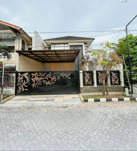 DIJUAL RUMAH TERAWAT DI PANTAI MENTARI KENJERAN SURABAYA SEMI FURNISH