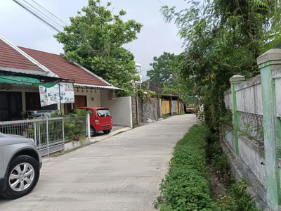 Disewakan rumah halaman luas di jl Kaliurang km 6,5 dekat kampus UGM