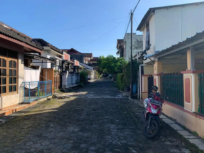 RUMAH 2 LANTAI STRATEGIS MURAH DI PERUMAHAN JAMBUSARI SLEMAN YOGYA