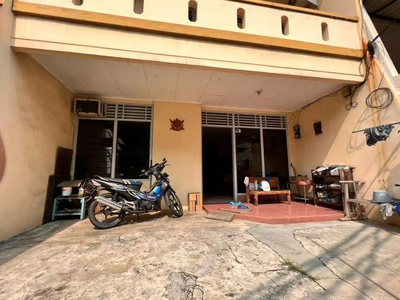 Rumah Asri dan Terawat di Kelapa Gading Disewakan. Dekat Jalan Utama.