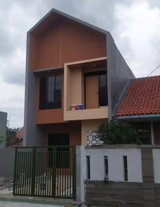 Rumah Baru di Cisaranten Arcamanik 2 Lantai jl. safir