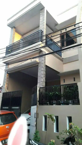 Rumah besar murah dekat Kelapa Gading