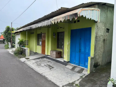 Rumah cantik dgn garasi mobil+motor dan AC