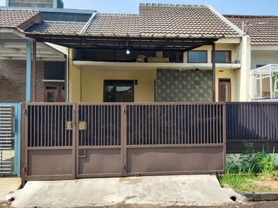 Rumah Depan Lapangan Di Bumi Adipura Gedebage Derwati Bandung