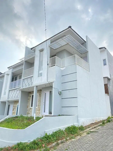 Rumah dijual modern 2 lantai karangploso malang