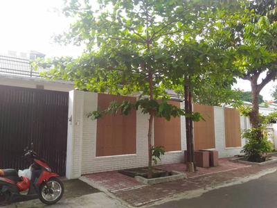 Rumah Kemang Utara, Lt 340 m2, SHM, Harga sewa 280 juta