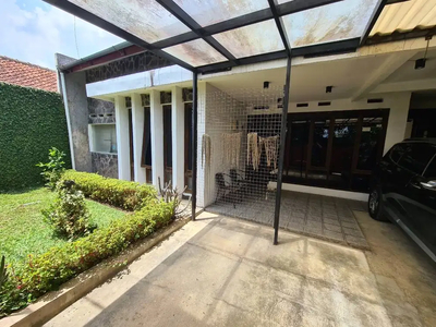Rumah luas nyaman serasa villa di Lembang, Bandung