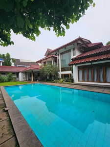 Rumah lux hitung Tanah di Pondok Indah Jakarta Selatan