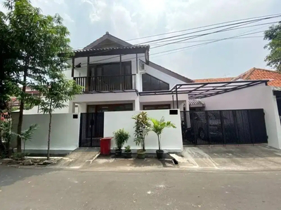 RUMAH MEGAH ELEGANT Luas 138m2 Hadap Timur di Komplek Cempaka Putih