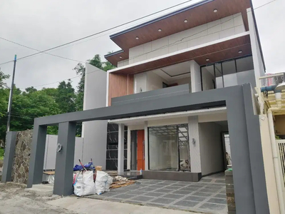 Rumah Megah Luas Jalan Kaliurang Jogja di Ngaglik Sleman Yogyakarta