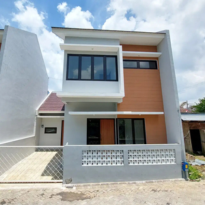 Rumah modern minimalis 2 lantai belakang kampus Unmer dieng malang