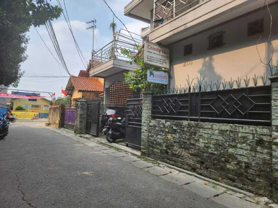 RUMAH PRIBADI 2 LANTAI + KOST²AN 4 PINTU + 2 RUANG USAHA