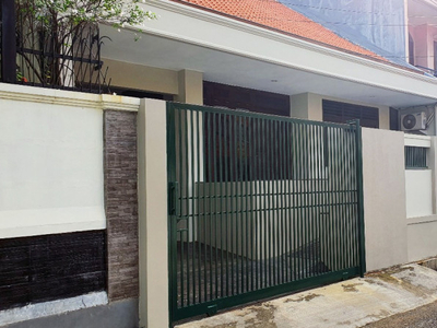 Dijual Rumah siap huni di lokasi strategis Taman Ratu - RWCC/2020