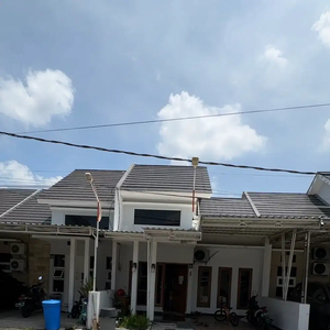 Rumah siap huni full bangunan dekat icon mall Gresik