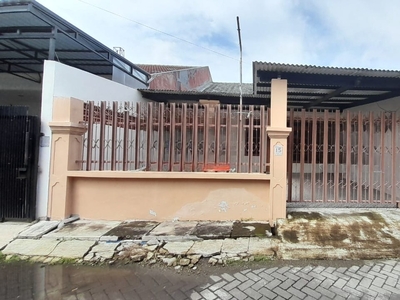 Rumah Simpang Darmo Permai Selatan Dekat Pusat Perbelanjaan