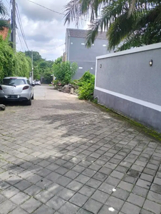 TANAH MADE BULET DALUNG KAWASAN VILLA JALAN 6 METER PAVING