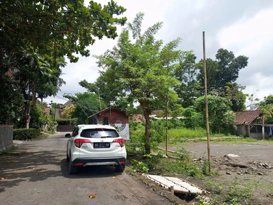 Tanah Timur Kampus UII Jl. Kaliurang KM 13,5 Yogyakarta