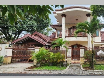 Rumah Mewah Minimalis Lokasi Tengah Kota, Banjarsari, Solo