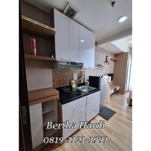 Apartemen Saveria di Lengkapi Kitchen Set Modena dekat lift view kota