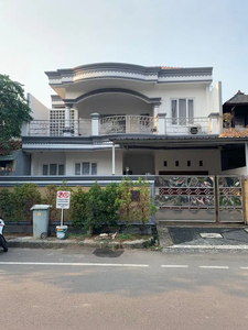 Dijual Cepat Rumah Bagus 2 Lantai di Metland Menteng Jakarta