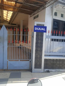 Dijual Rumah Area Komersial Gresik Kota, nol jalan raya