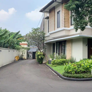 Dijual rumah cantik dan nyaman di Jl.Mertilang Bintaro Sektor 9
