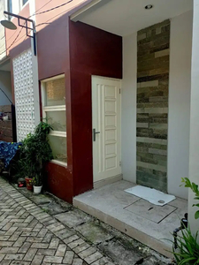 Dijual Rumah Mungil 2 Lantai Siap Huni Nginden Surabaya