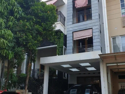 Dijual Rumah Tiga Lantai Di Cilandak Jakarta Selatan J-18766