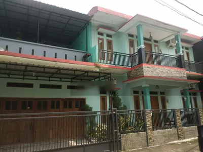 For sale rumah 2 lantai semi furnish dalam cluster