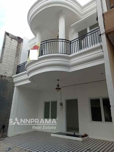 Rumah 2 Lantai Megah Dalam Townhouse 9 Unit Ciganjur Rn-eli