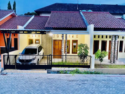 Rumah dekat Masjid Agung Jawa Tengah