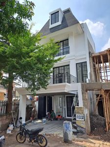 RUMAH MEWAH DIJUAL DALAM CLUSTER GRIYA SEROJA SMART HOME PESANGGRAHAN