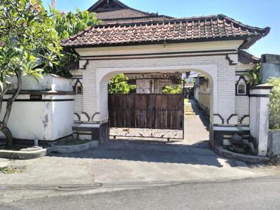 Dijual villa lokasi strategis lokasi Kerobokan. Kelod Kuta Utara