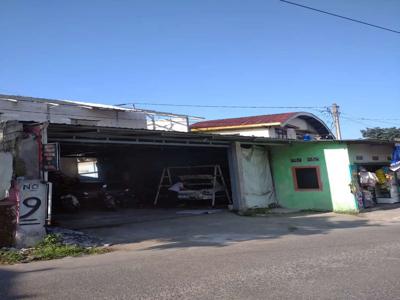 Disewakan bekas bengkel mobil bangunan baru