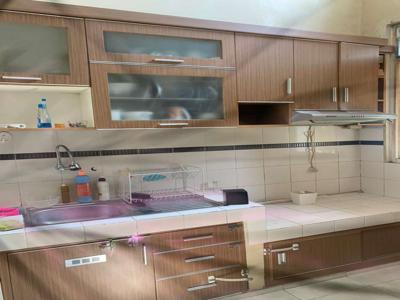 Disewakan bukit cimanggu - kitchen set, lemari custom & gudang bersih