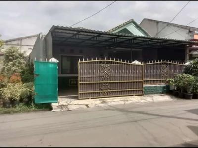 Di jual rumah kayu gede pakujaya Tangerang selatan