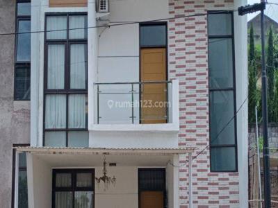 Disewakan Rumah 2 Lantai Bagus Furnished di Geger Kalong, Bandung