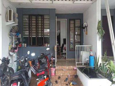 Rumah 2 Lantai dijual Over Kredit Dekat Stasiun Rawabuntu.