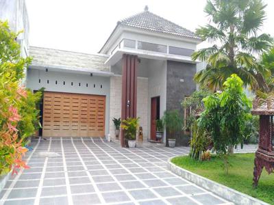 Rumah Besar dan Mewah Lokasi Strategis Dekat Pasar Kolombo Jakal 7.5