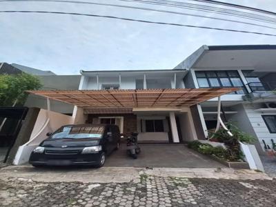 Rumah Di Cirendeu 2.5 lantai Dekat Bali View dan MRT Lebak Bulus