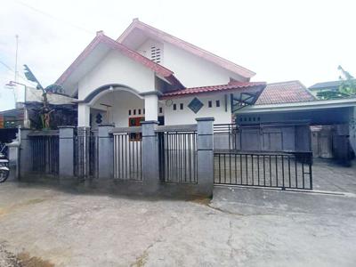 Rumah Second Nyaman dekat Kampus Unisri Surakarta