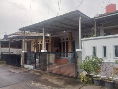 Rumah murah dalam komplek di Bintara,Bekasi barat.