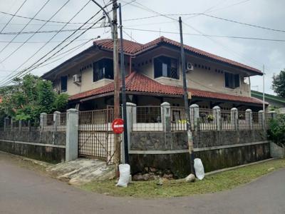 Rumah siap huni lingkungan tenang IKPN Veteran Bintaro